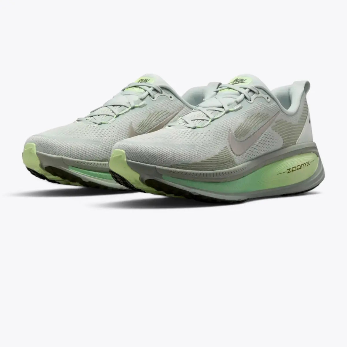Nike Vomero 18  Light Silver HM6803-002