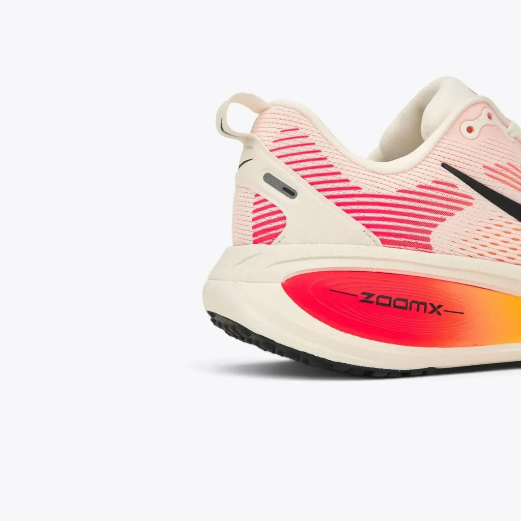 Nike Vomero 18 Sail  Bright Crimson HM6804-100