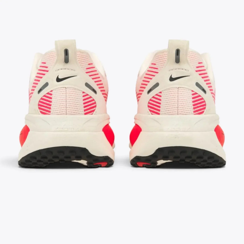 Nike Vomero 18 Sail  Bright Crimson HM6804-100