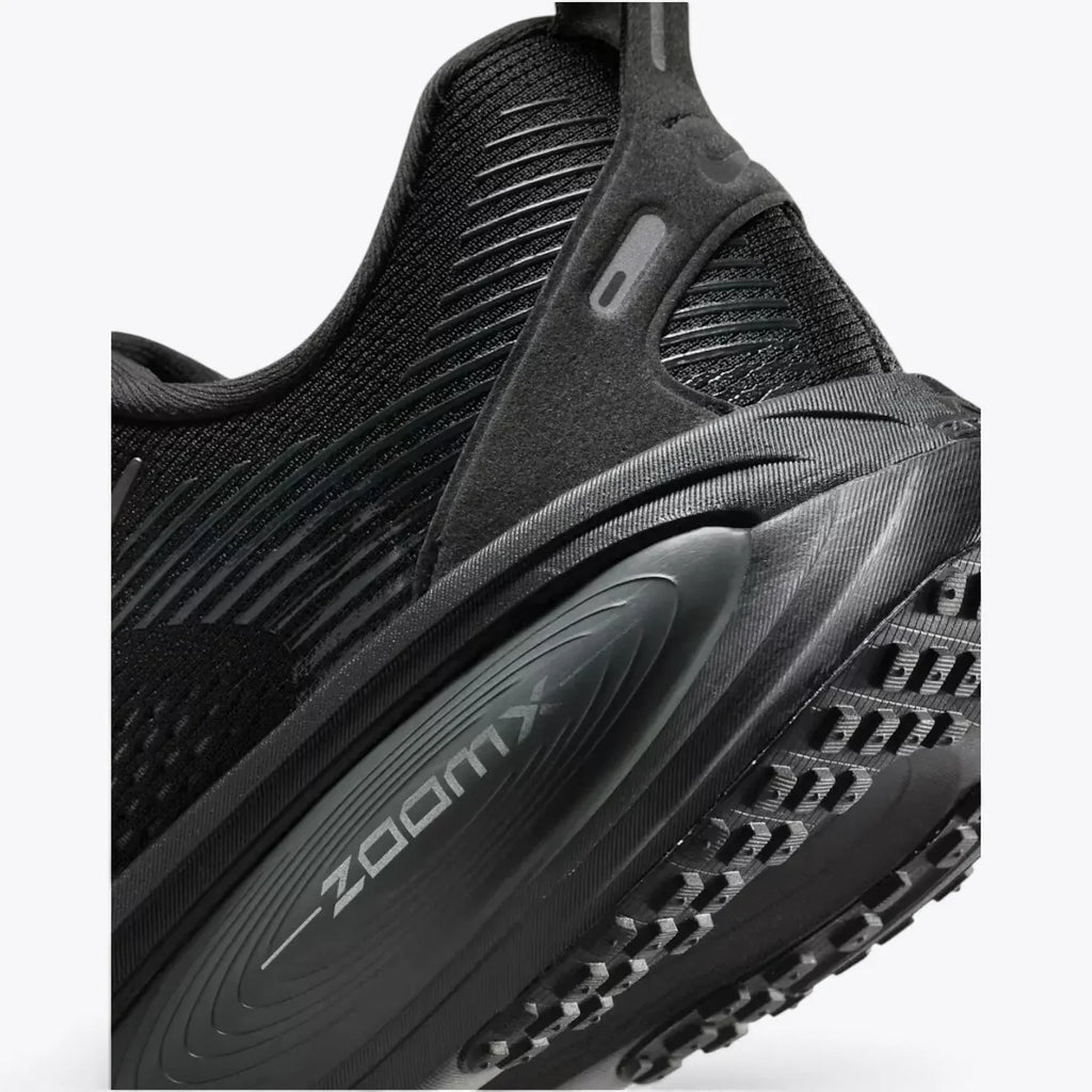 Nike Vomero 18  Triple Black HM6803-005