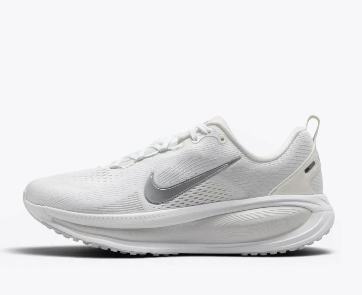 Nike Vomero 18  White  Metallic Silver HM6804-104