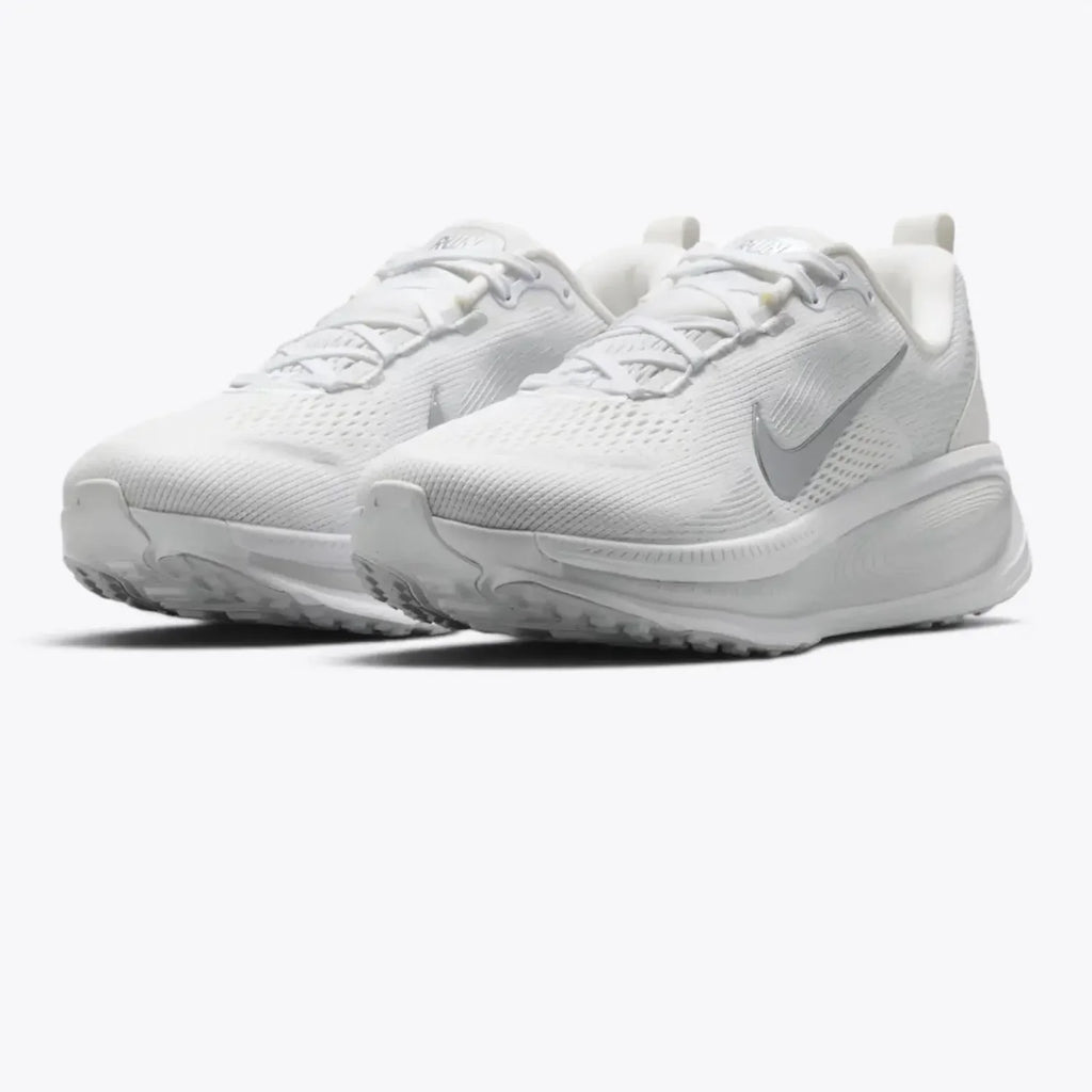 Nike Vomero 18  White  Metallic Silver HM6804-104