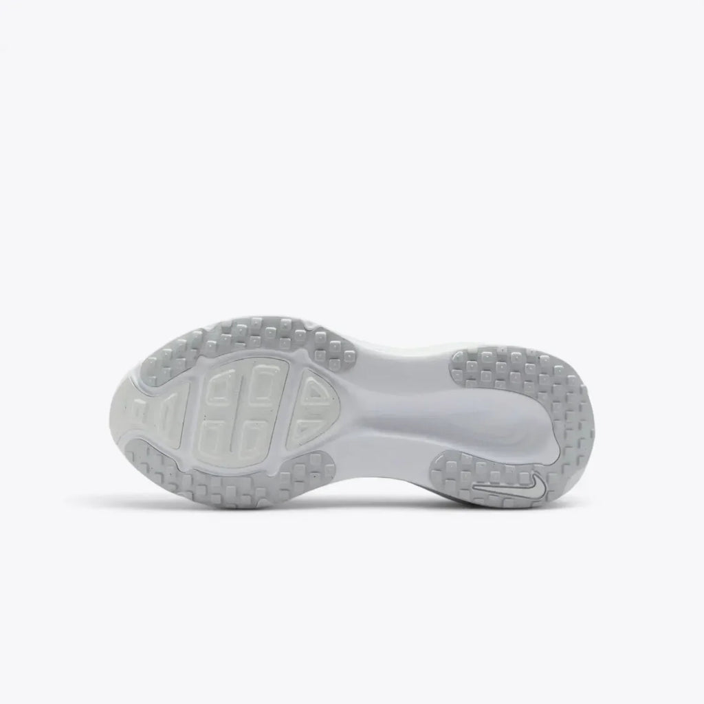 Nike Vomero 18  White  Metallic Silver HM6804-104