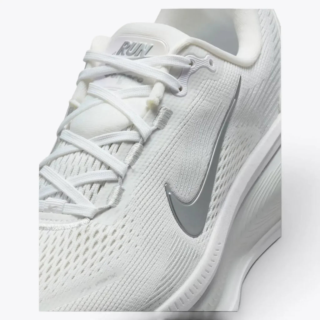 Nike Vomero 18  White  Metallic Silver HM6804-104