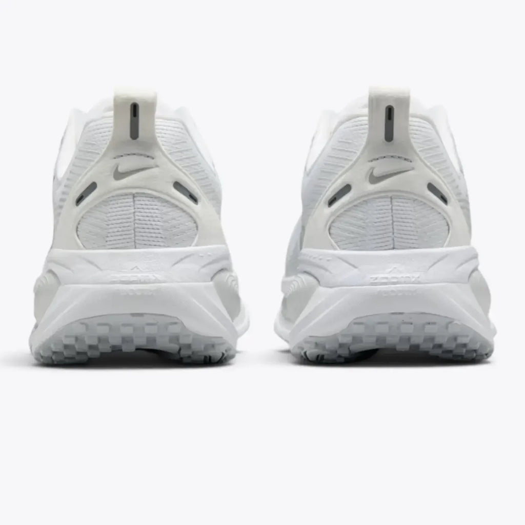 Nike Vomero 18  White  Metallic Silver HM6804-104